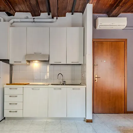 Rigoletto - 13 Minutes Walk To Arena アパート *