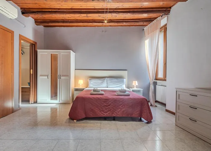 Rigoletto - 13 Minutes Walk To Arena *