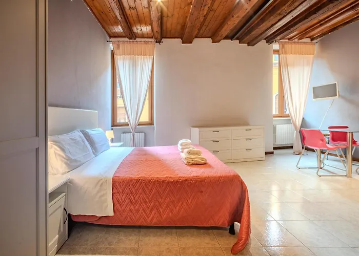 Rigoletto - 13 Minutes Walk To Arena * ヴェローナ