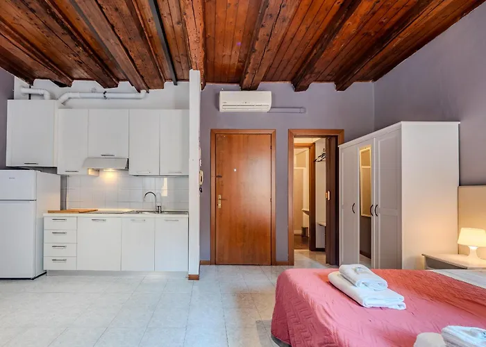 Rigoletto - 13 Minutes Walk To Arena アパート *