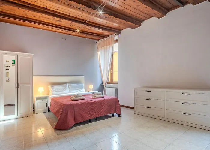 Rigoletto - 13 Minutes Walk To Arena *