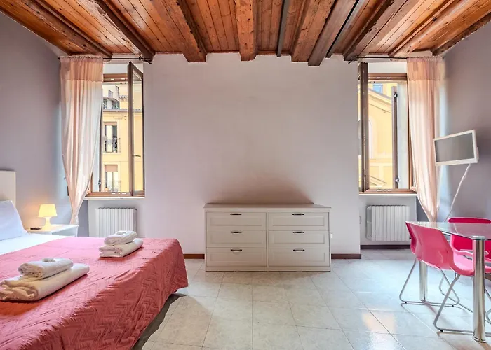 Rigoletto - 13 Minutes Walk To Arena アパート